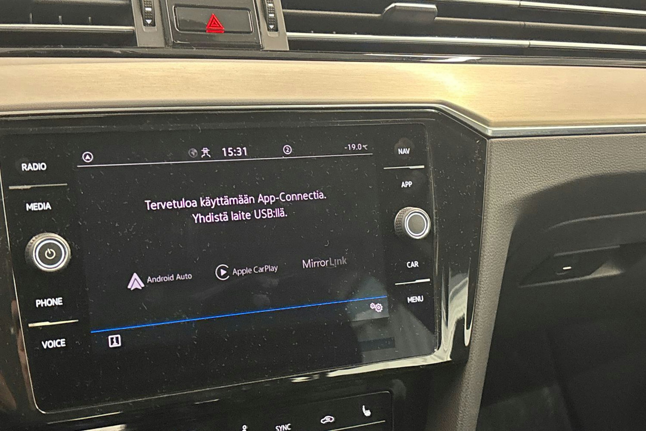 sininen Volkswagen Passat 2023 kuva 21.