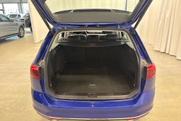 sininen Volkswagen Passat 2023 kuva 25.