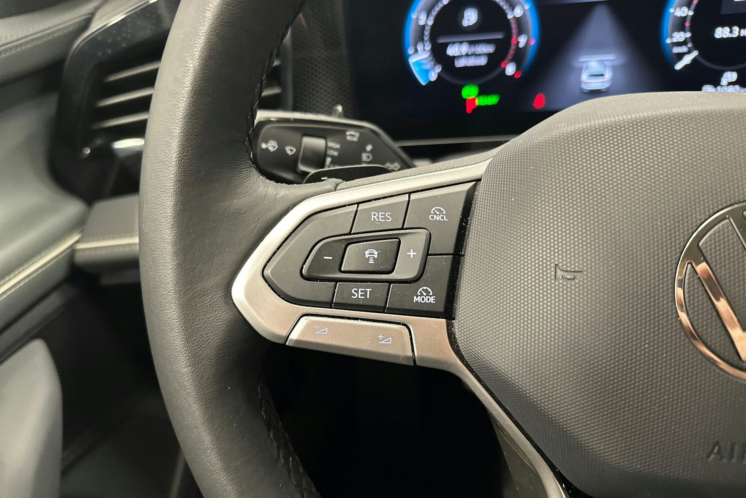 hopea Volkswagen Passat 2024 kuva 14.