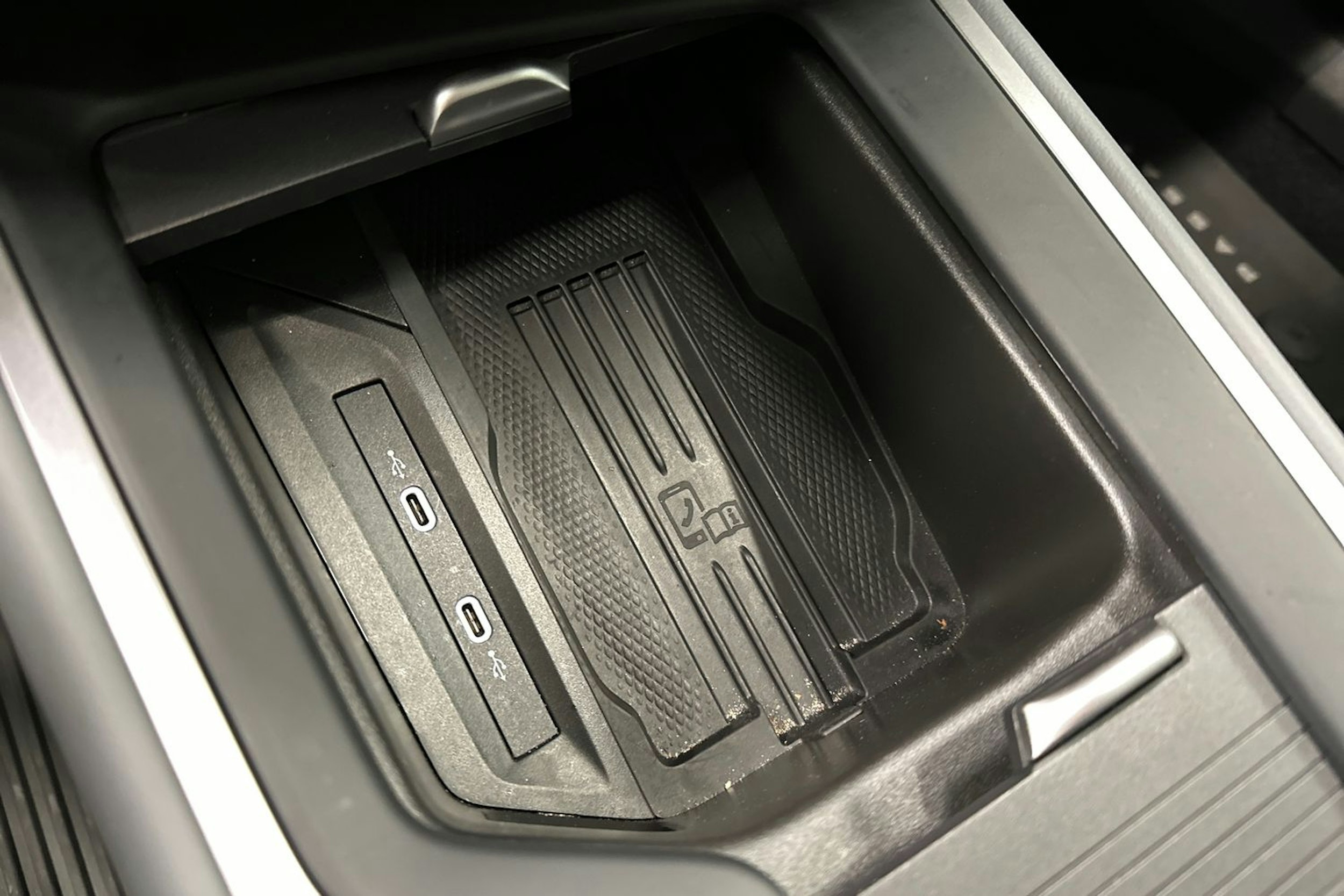 hopea Volkswagen Passat 2024 kuva 26.