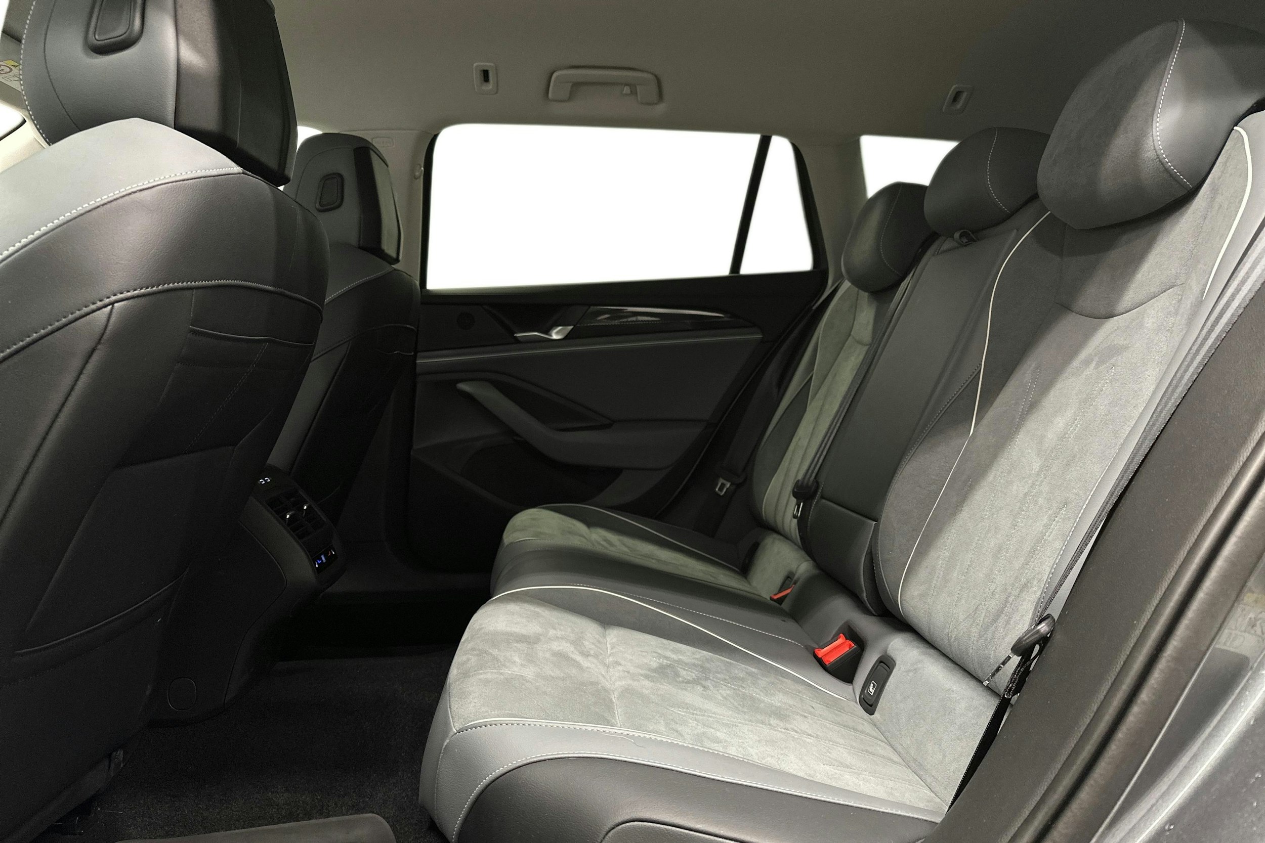 hopea Volkswagen Passat 2024 kuva 10.