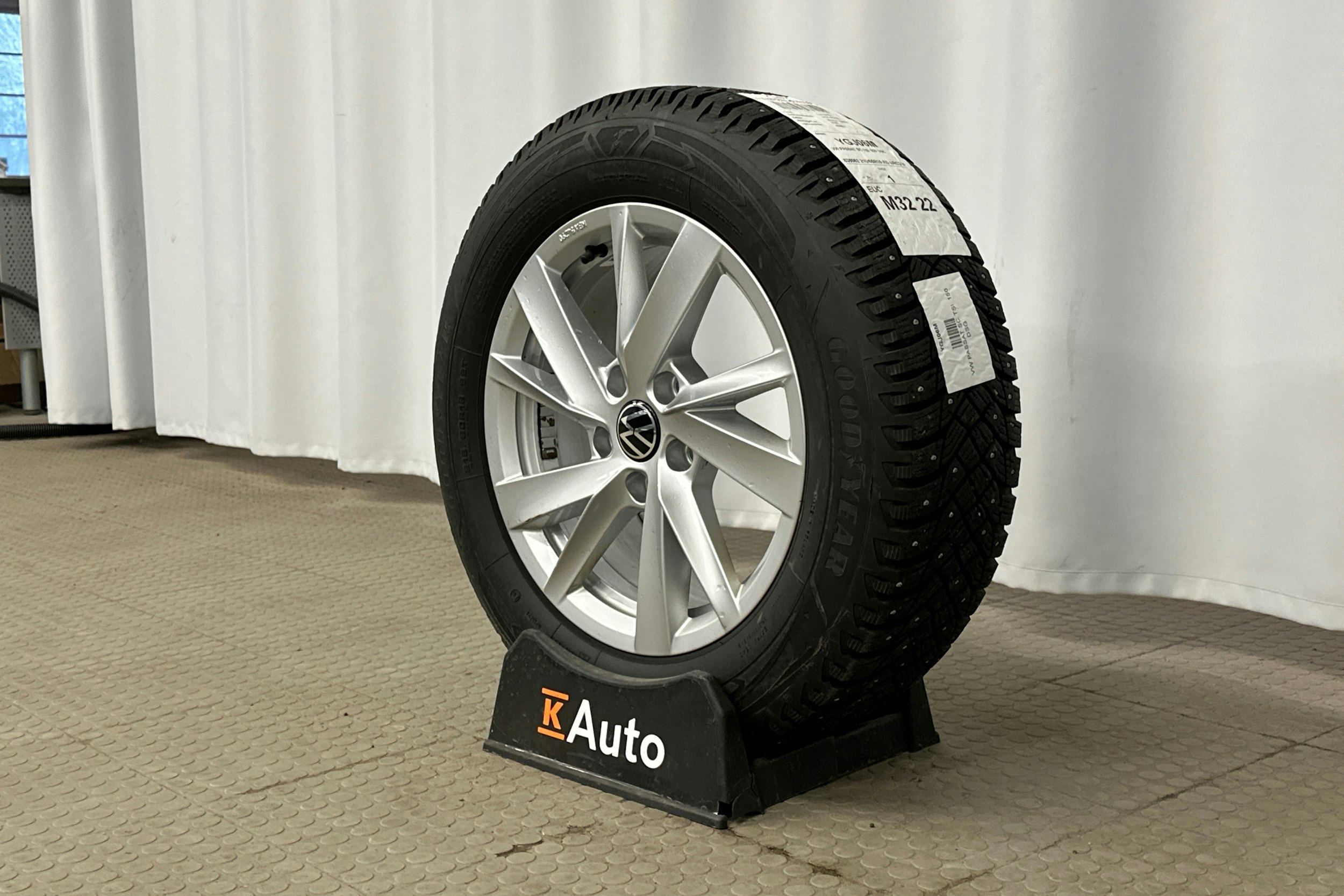 hopea Volkswagen Passat 2024 kuva 13.