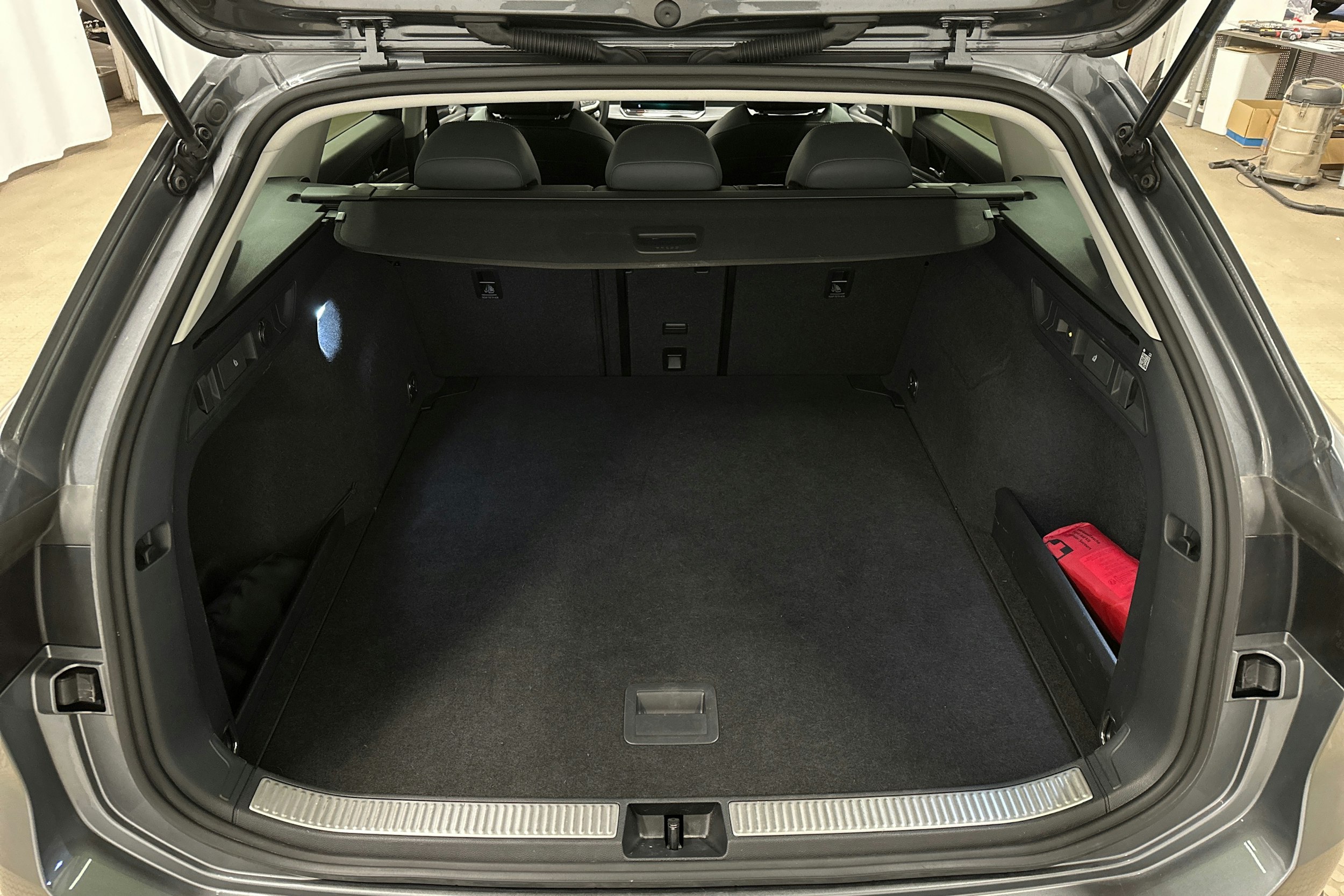 hopea Volkswagen Passat 2024 kuva 14.