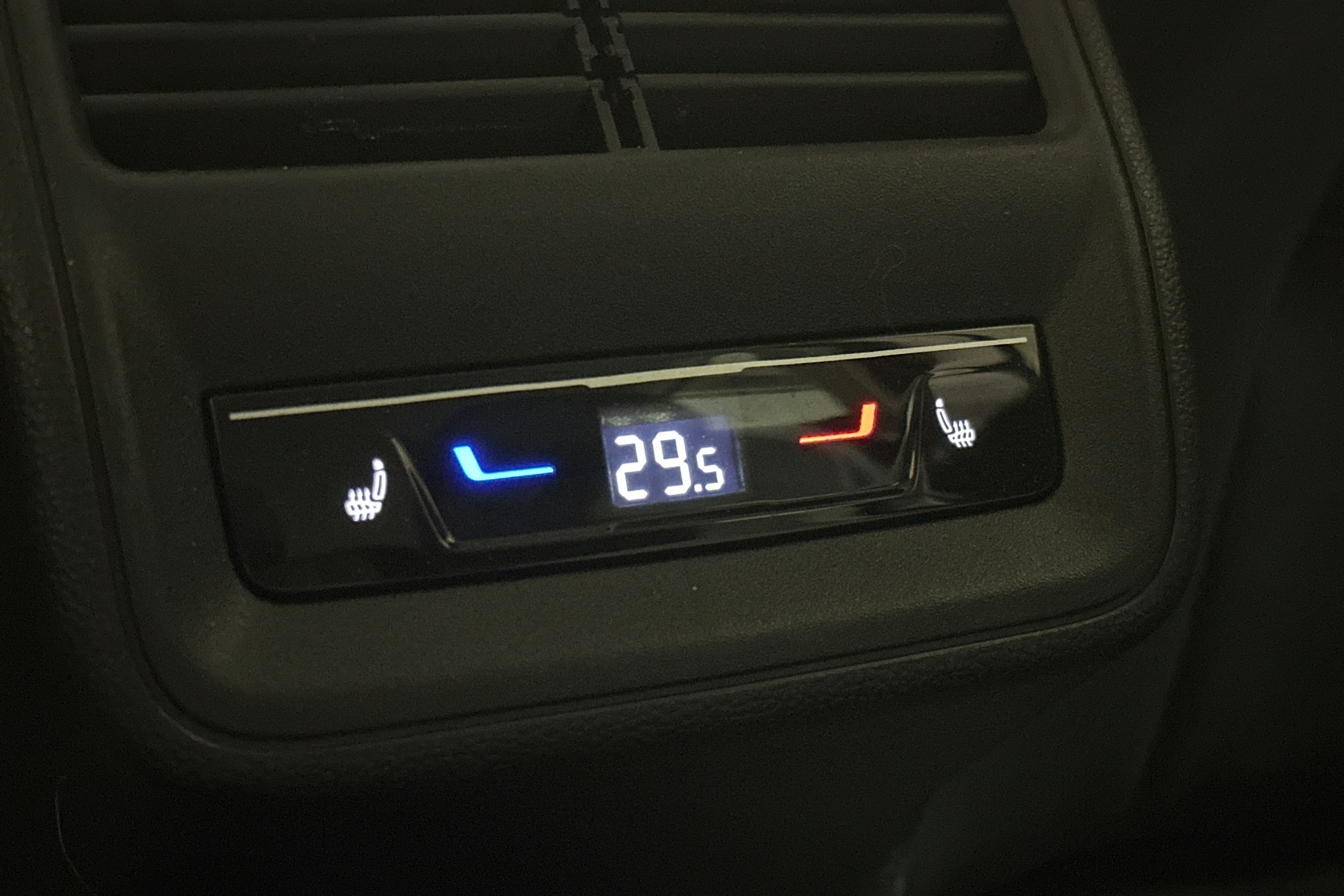 hopea Volkswagen Passat 2024 kuva 16.