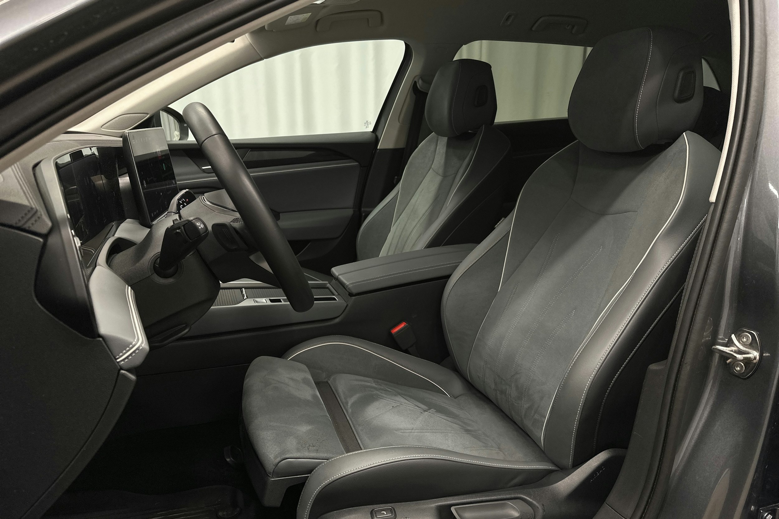 hopea Volkswagen Passat 2024 kuva 17.