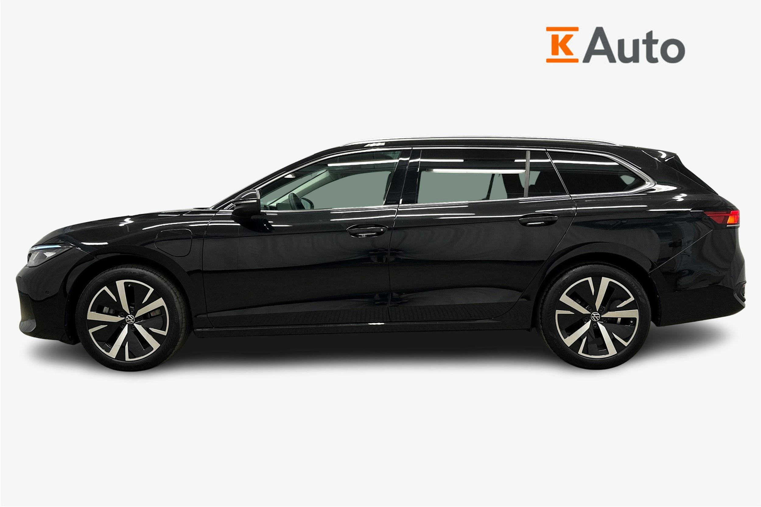 musta Volkswagen Passat 2024 kuva 6.