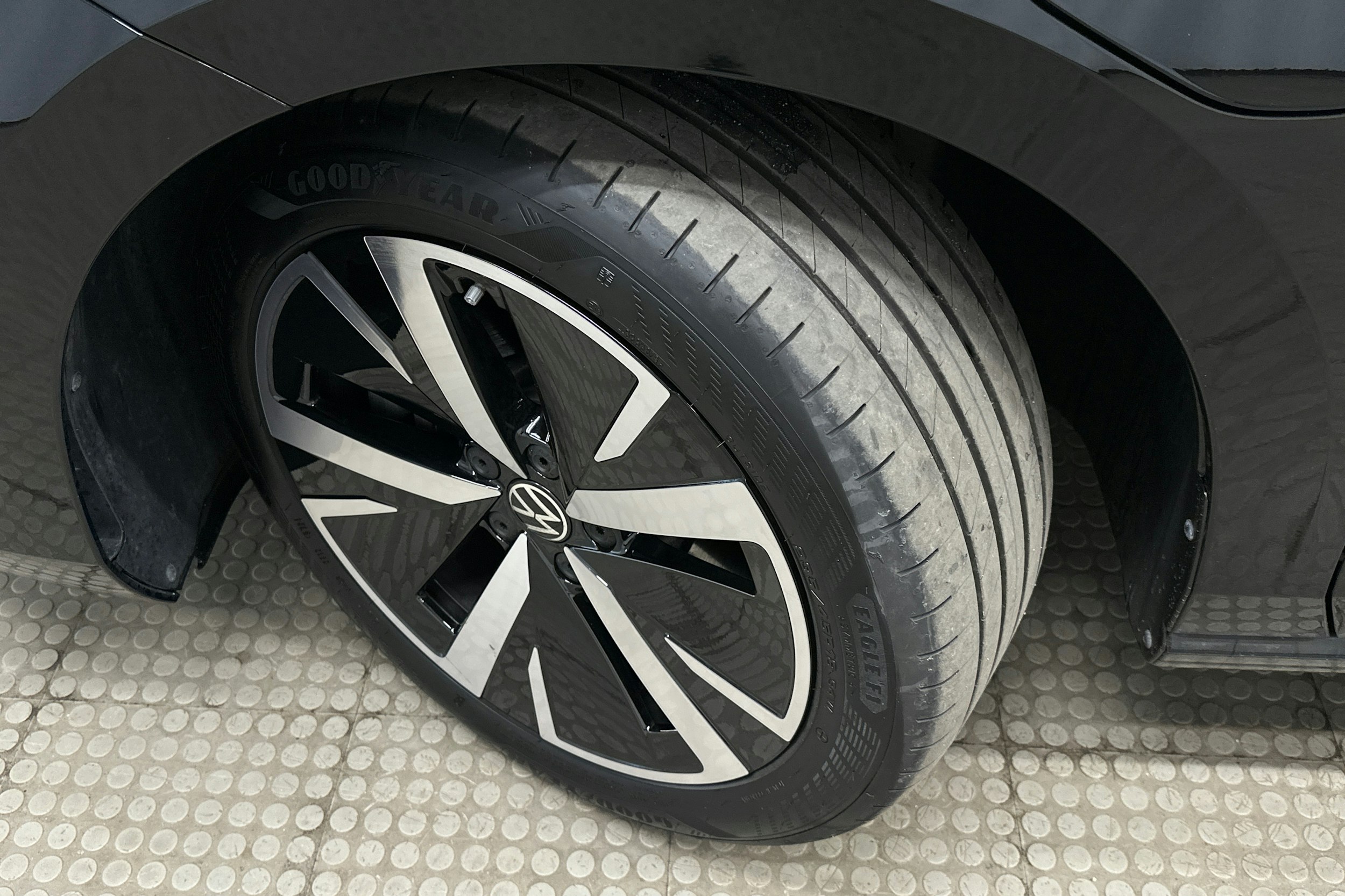 musta Volkswagen Passat 2024 kuva 13.