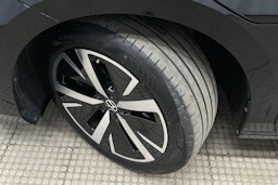 musta Volkswagen Passat 2024 kuva 13.