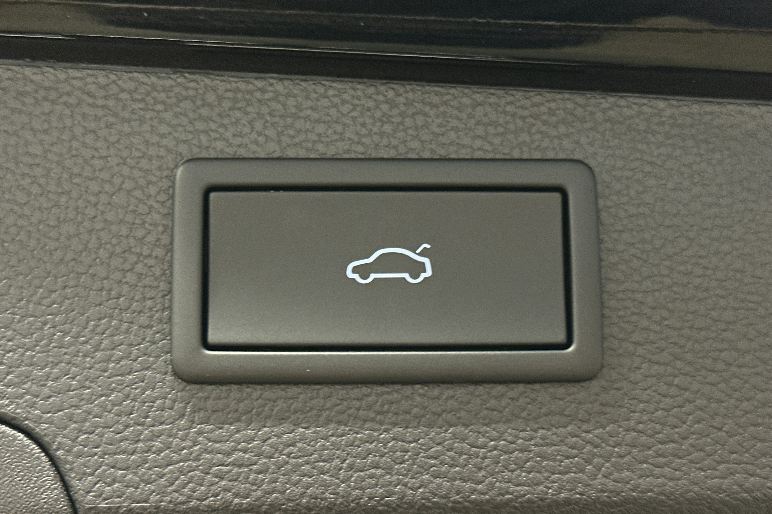 musta Volkswagen Passat 2024 kuva 15.
