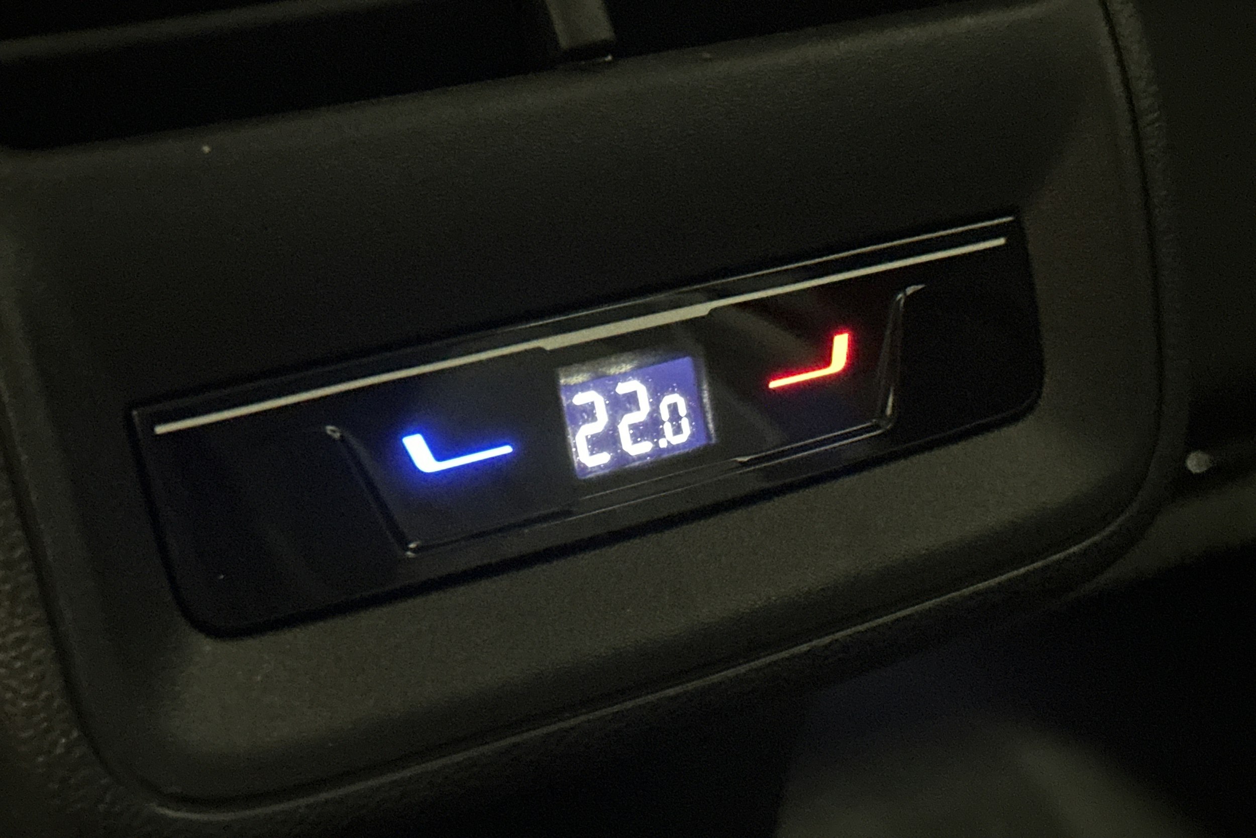 musta Volkswagen Passat 2024 kuva 17.