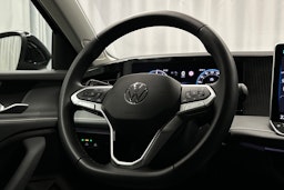 musta Volkswagen Passat 2024 kuva 19.
