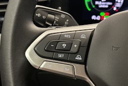 musta Volkswagen Passat 2024 kuva 20.