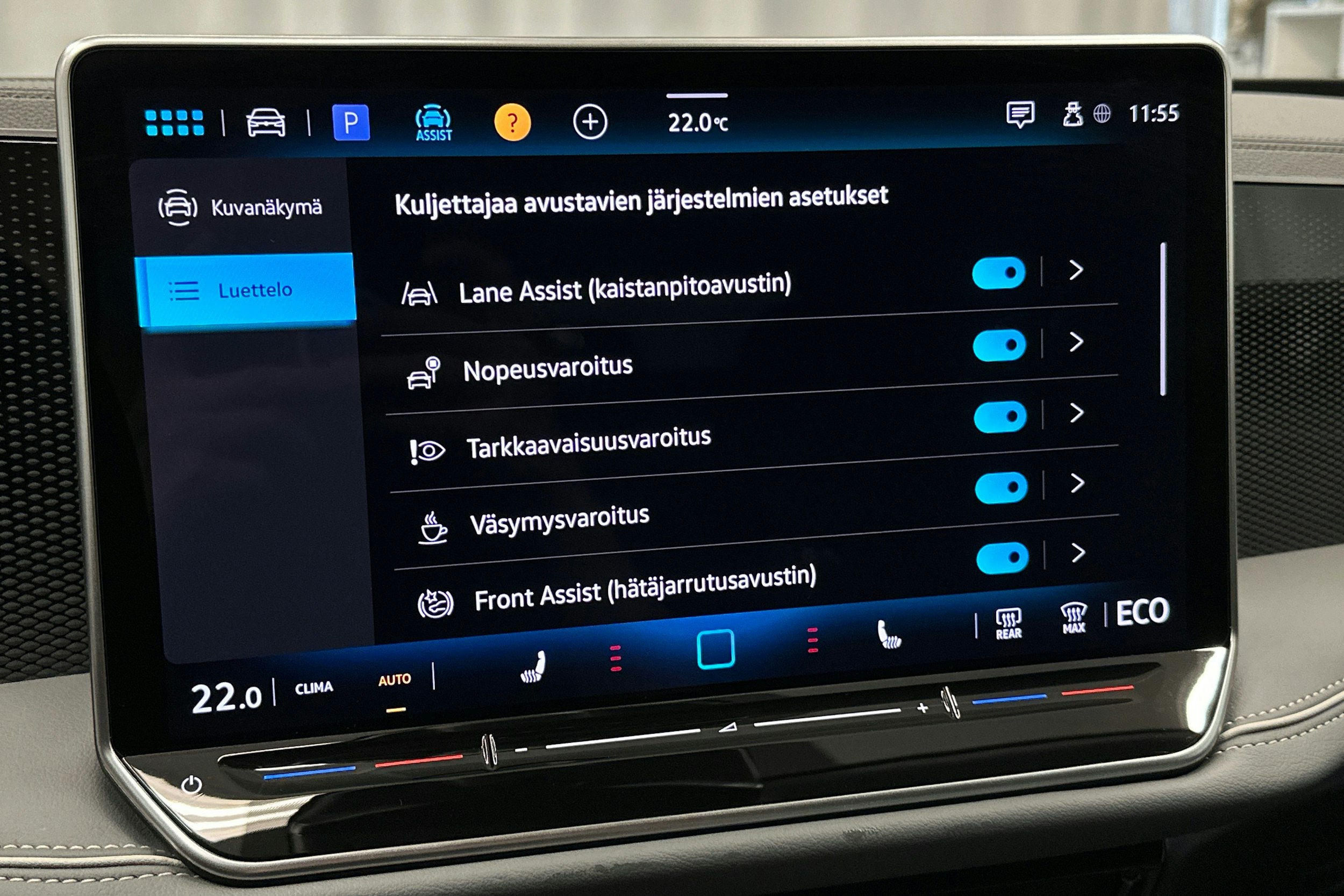 musta Volkswagen Passat 2024 kuva 28.