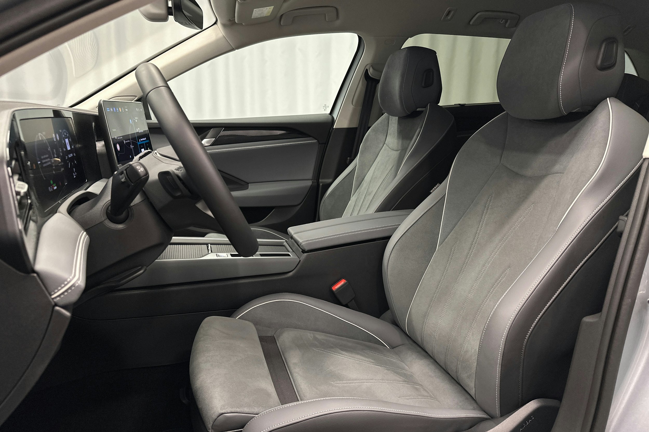 hopea Volkswagen Passat 2024 kuva 19.