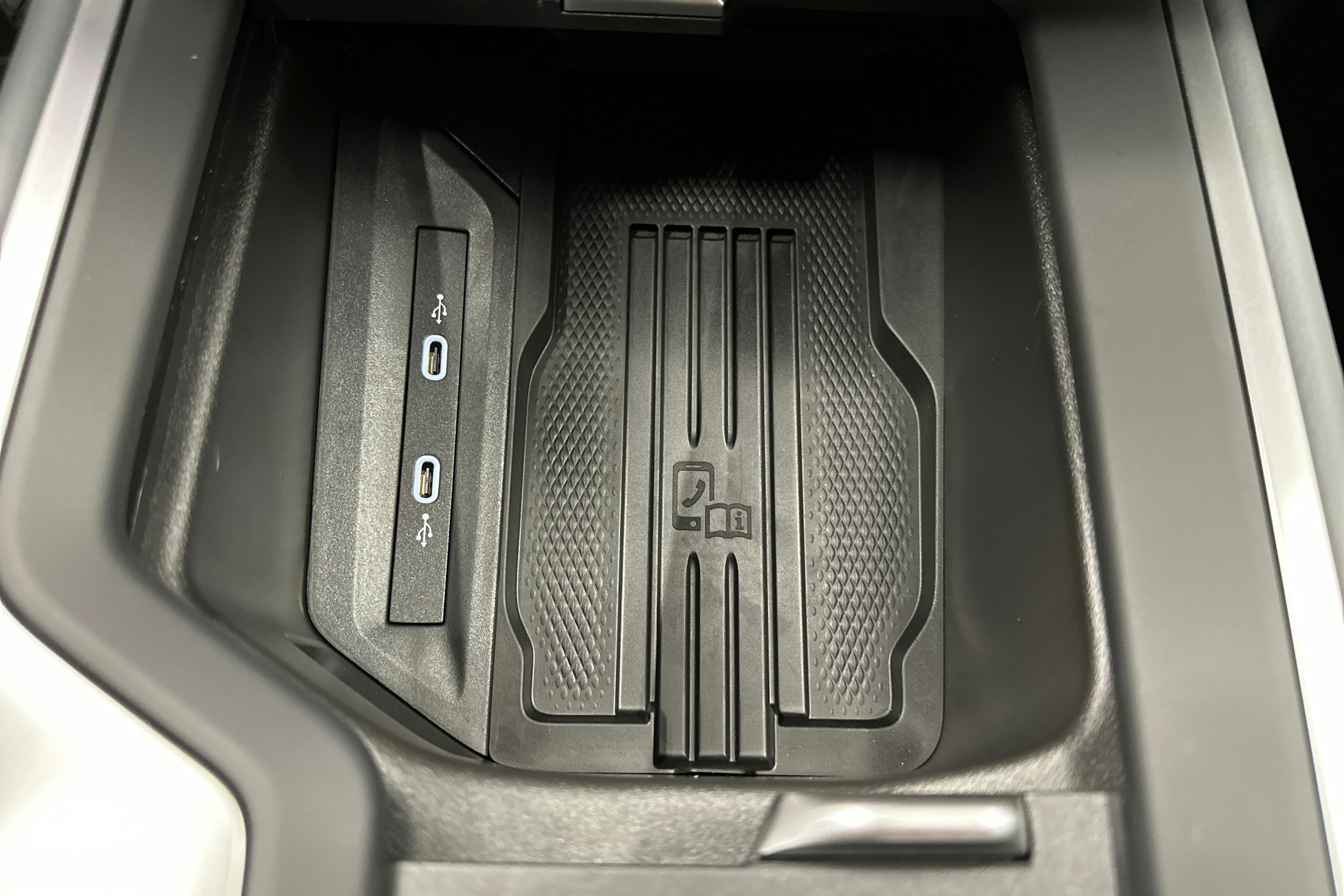 hopea Volkswagen Passat 2024 kuva 33.