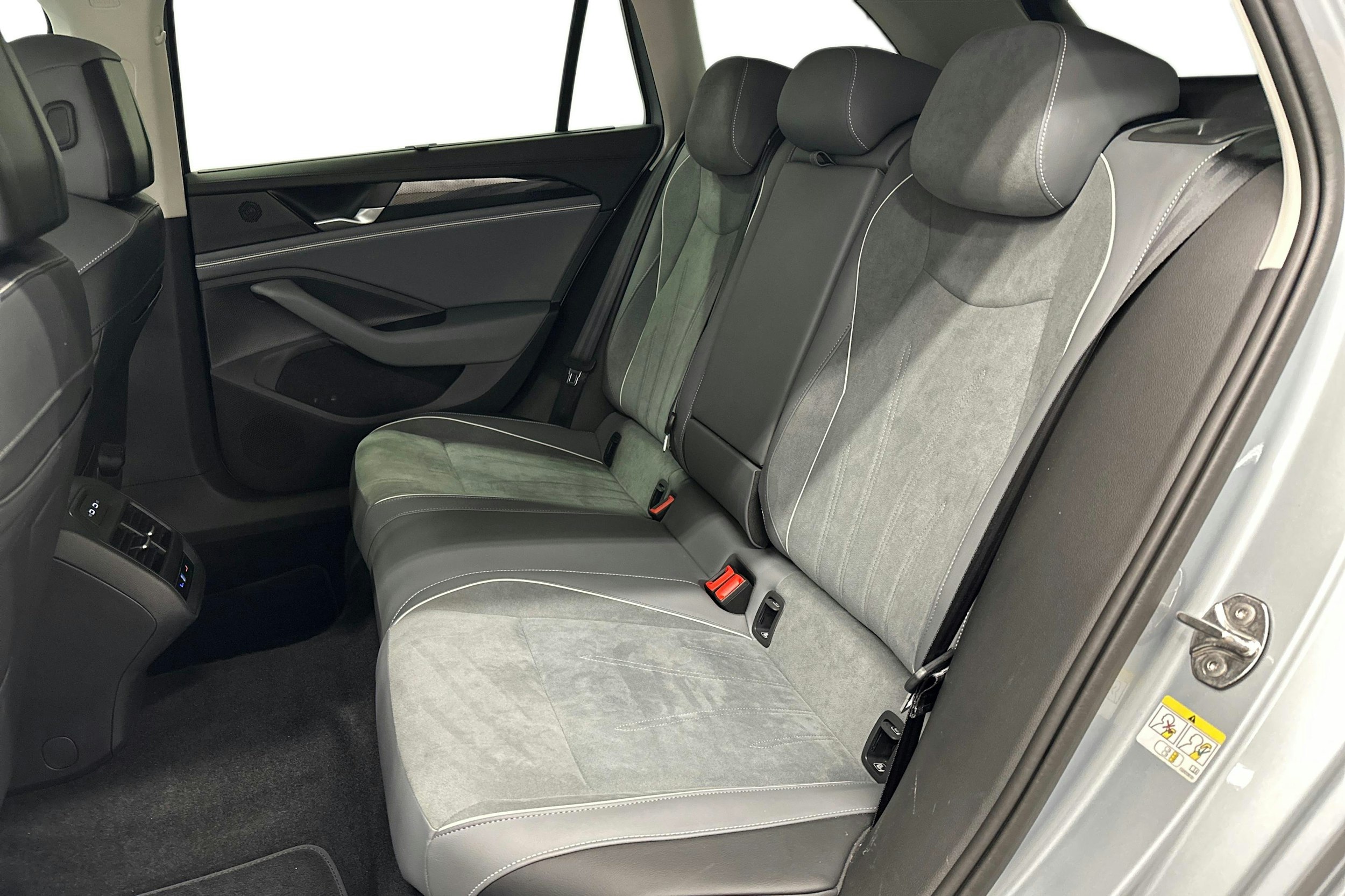 hopea Volkswagen Passat 2024 kuva 10.