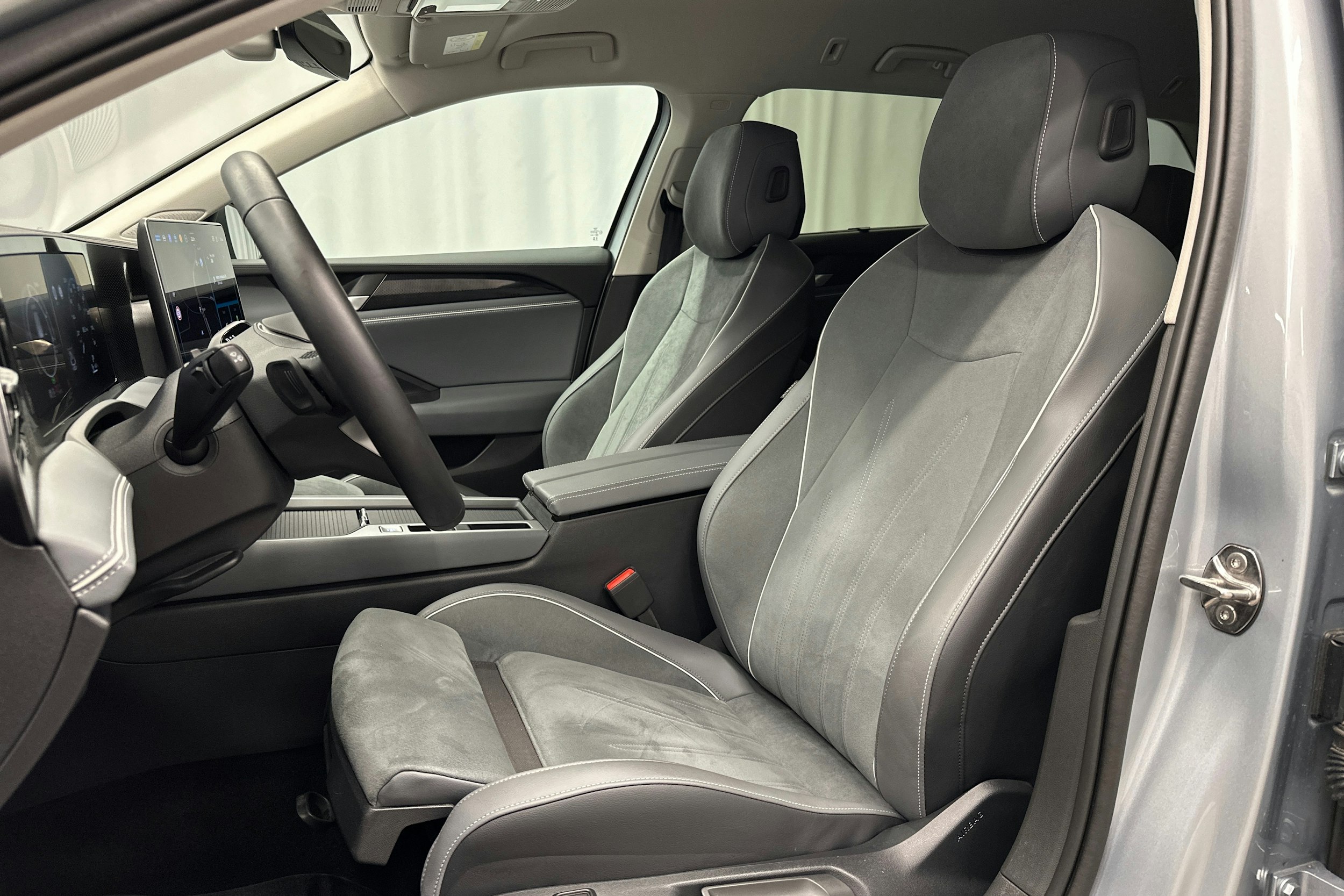 hopea Volkswagen Passat 2024 kuva 15.