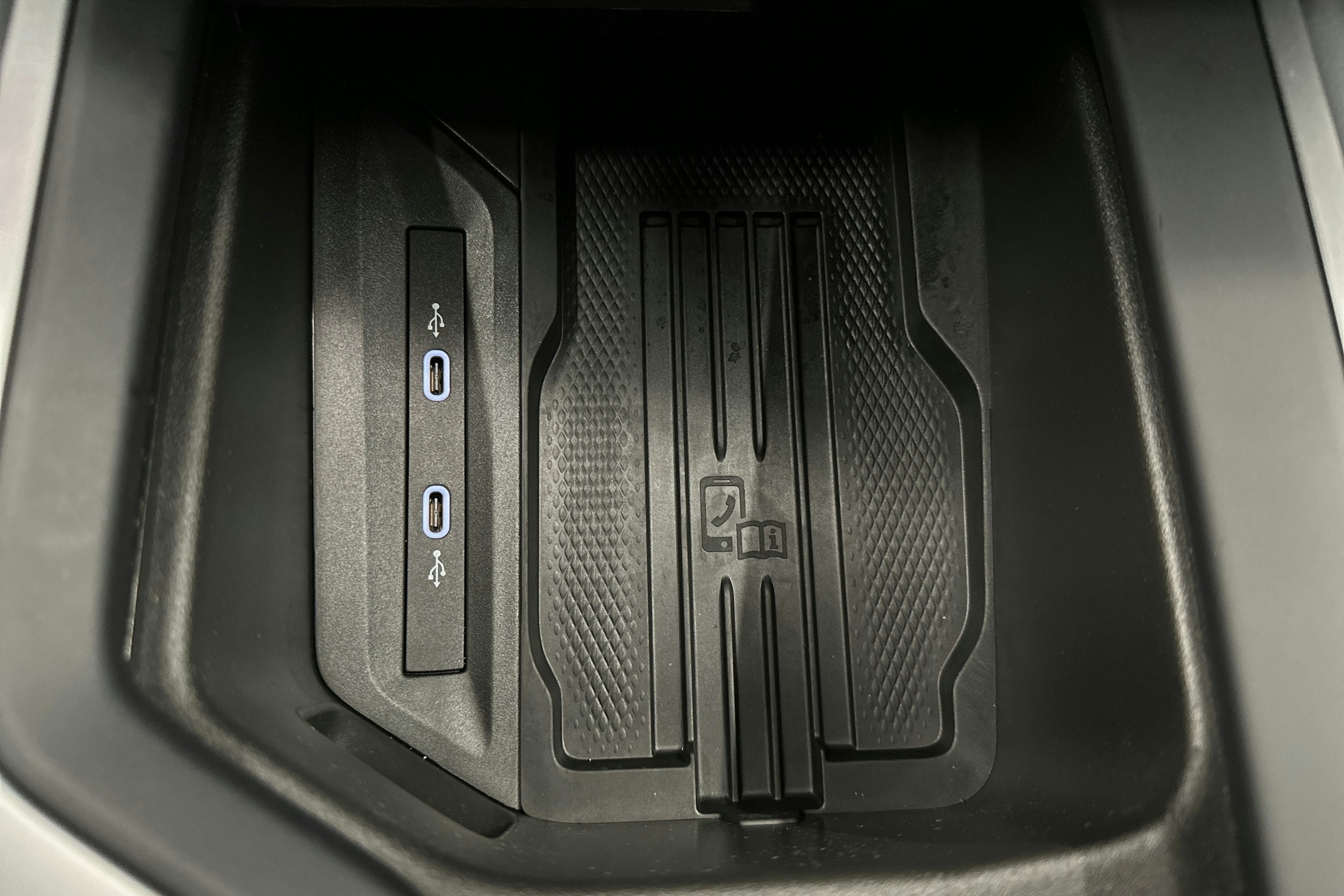 hopea Volkswagen Passat 2024 kuva 23.