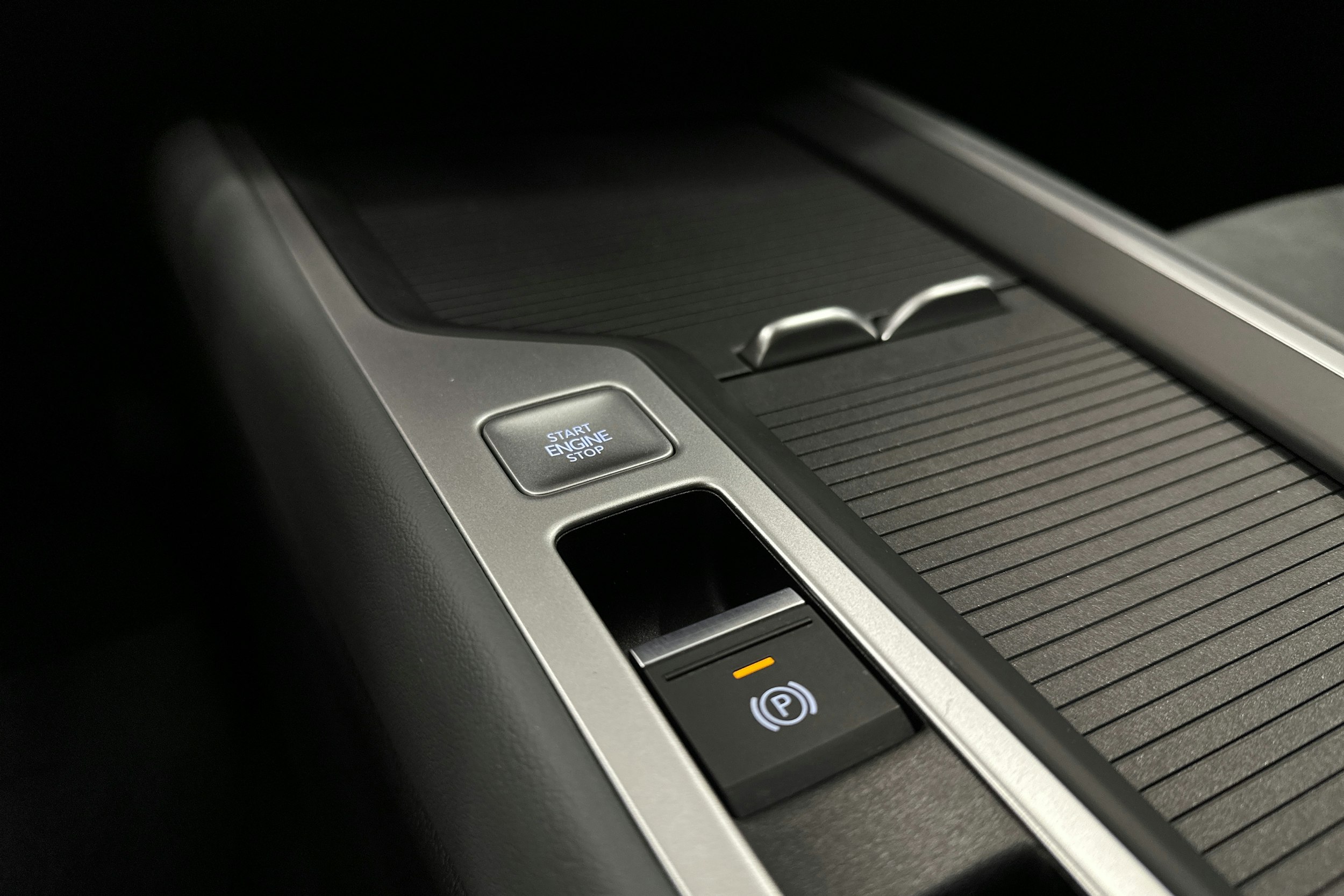 hopea Volkswagen Passat 2024 kuva 24.