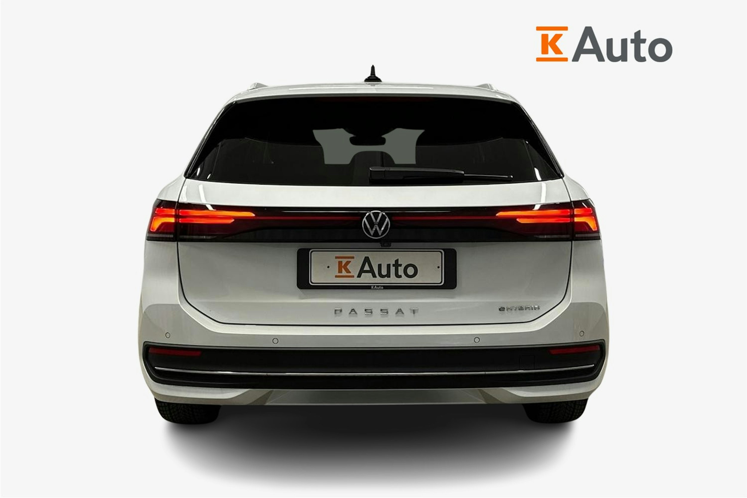 valkoinen Volkswagen Passat 2024 kuva 3.