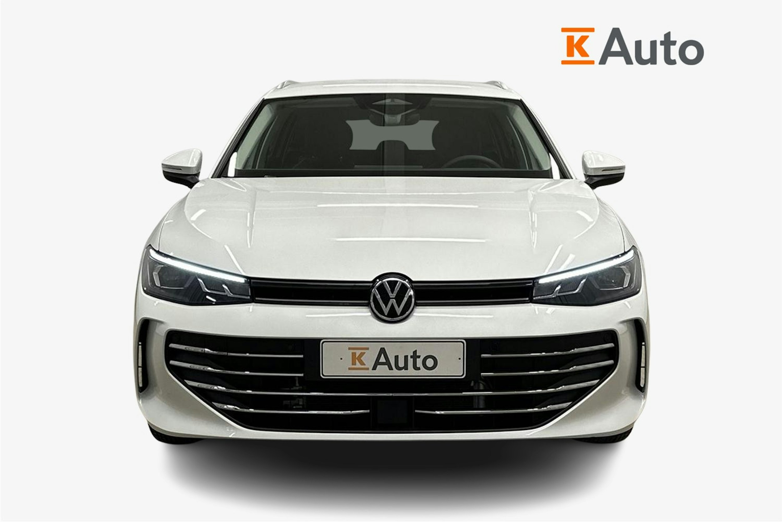 valkoinen Volkswagen Passat 2024 kuva 5.