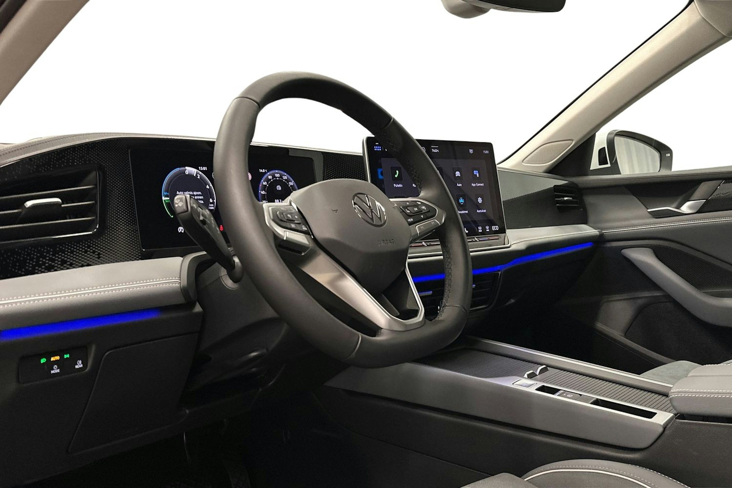 valkoinen Volkswagen Passat 2024 kuva 7.