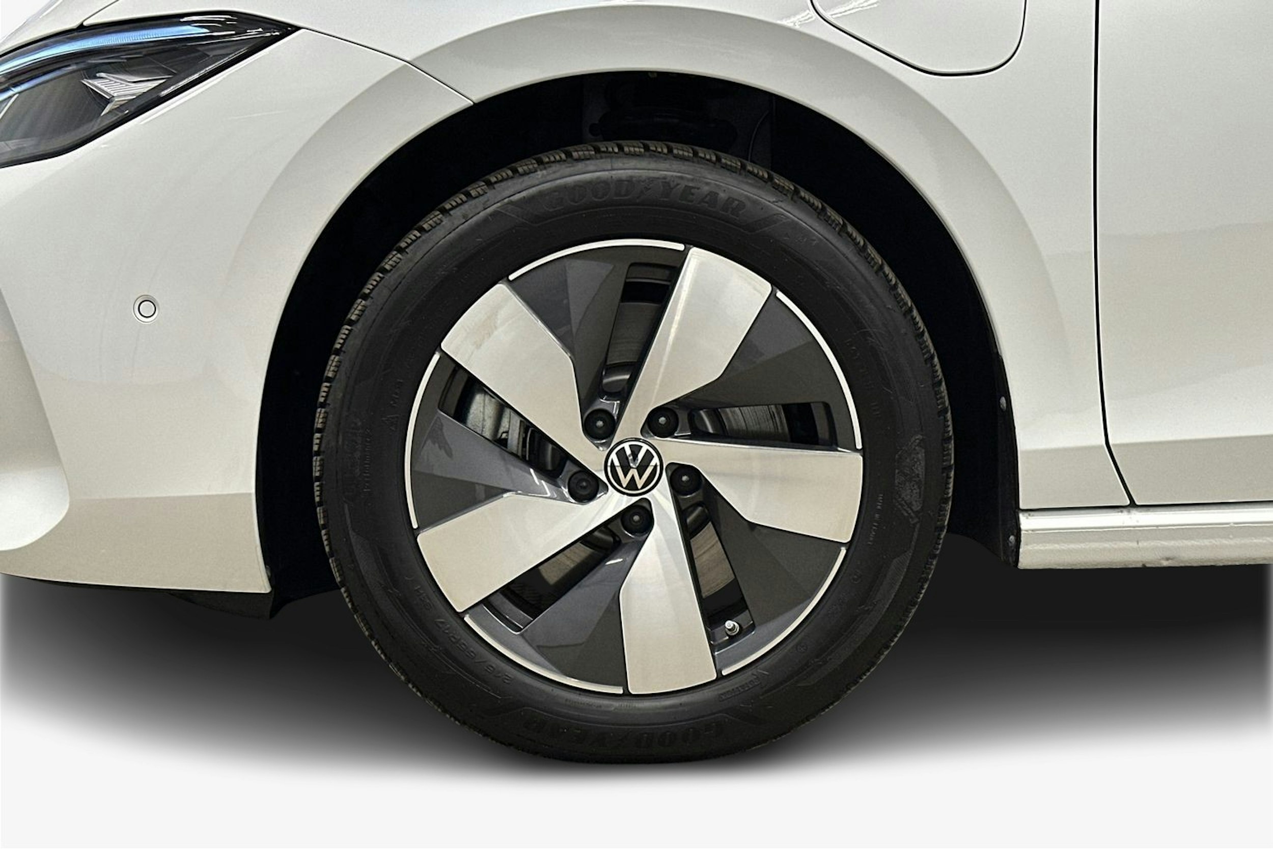 valkoinen Volkswagen Passat 2024 kuva 11.