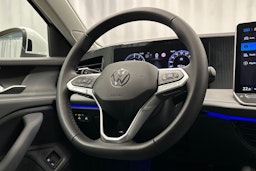 valkoinen Volkswagen Passat 2024 kuva 14.
