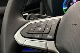 valkoinen Volkswagen Passat 2024 kuva 17.