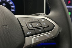 valkoinen Volkswagen Passat 2024 kuva 18.