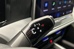 valkoinen Volkswagen Passat 2024 kuva 19.