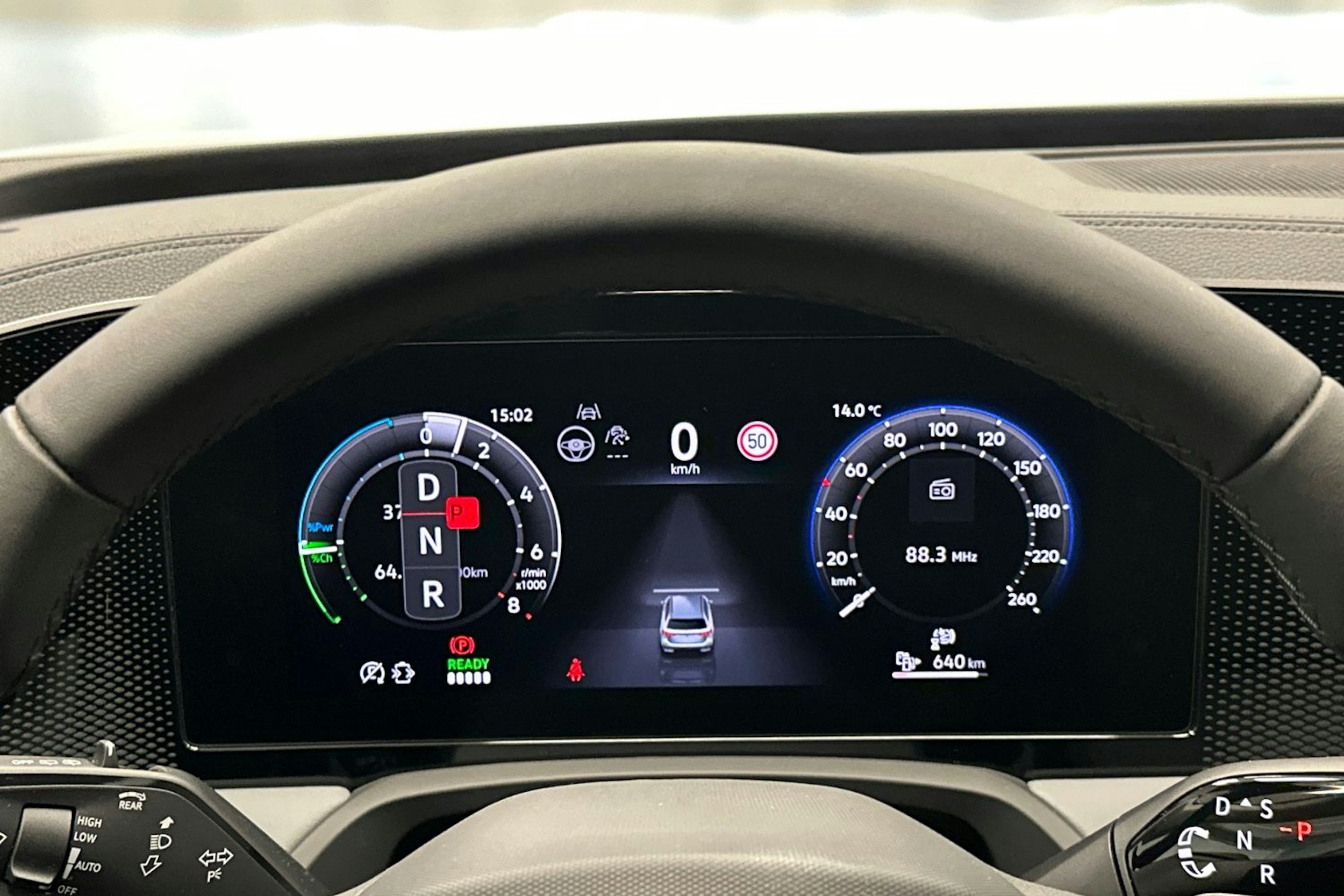 valkoinen Volkswagen Passat 2024 kuva 20.