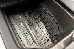 valkoinen Volkswagen Passat 2024 kuva 21.