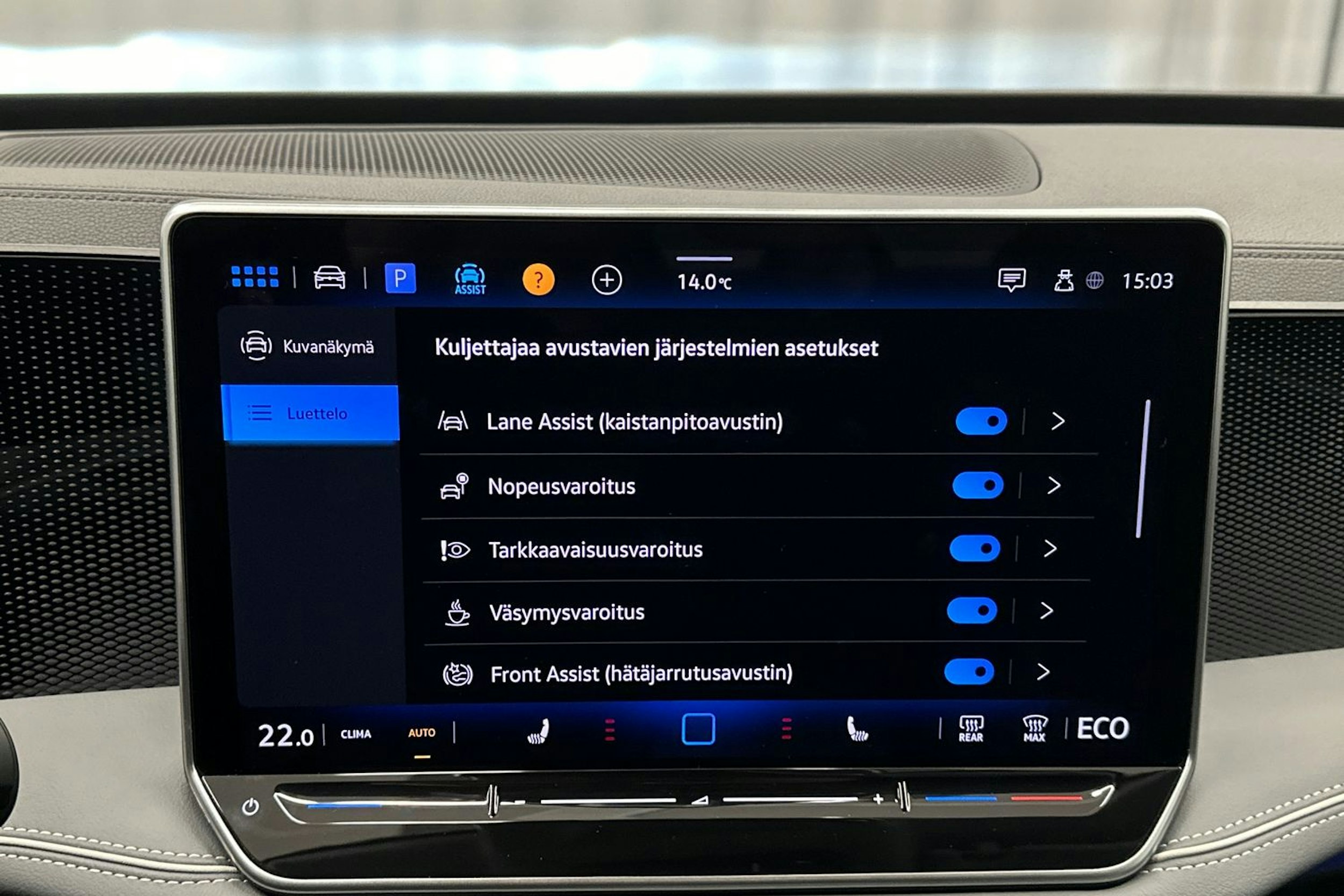 valkoinen Volkswagen Passat 2024 kuva 24.