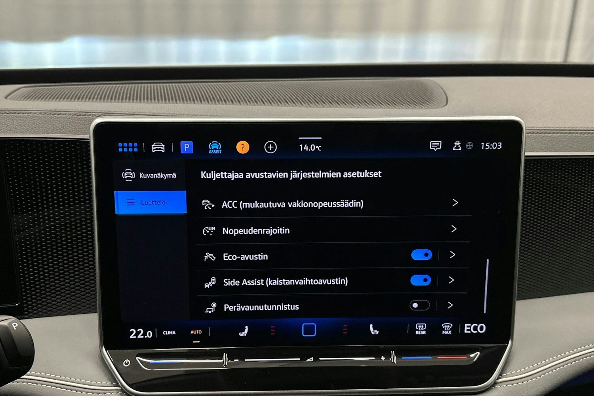 valkoinen Volkswagen Passat 2024 kuva 25.