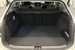 valkoinen Volkswagen Passat 2024 kuva 29.