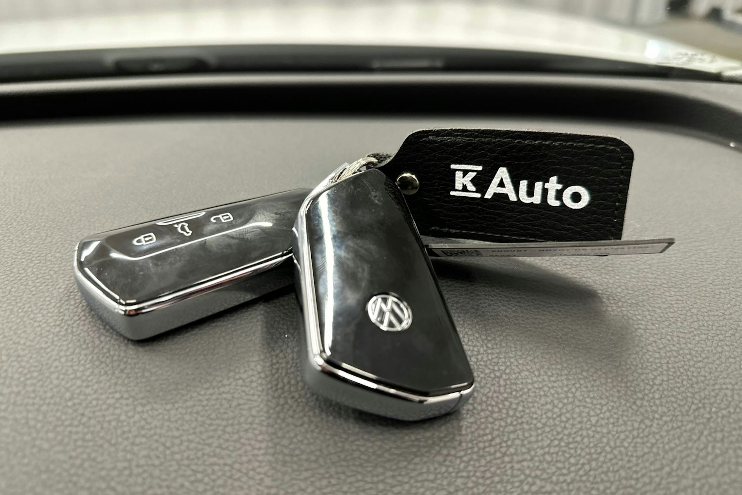 valkoinen Volkswagen Passat 2024 kuva 32.
