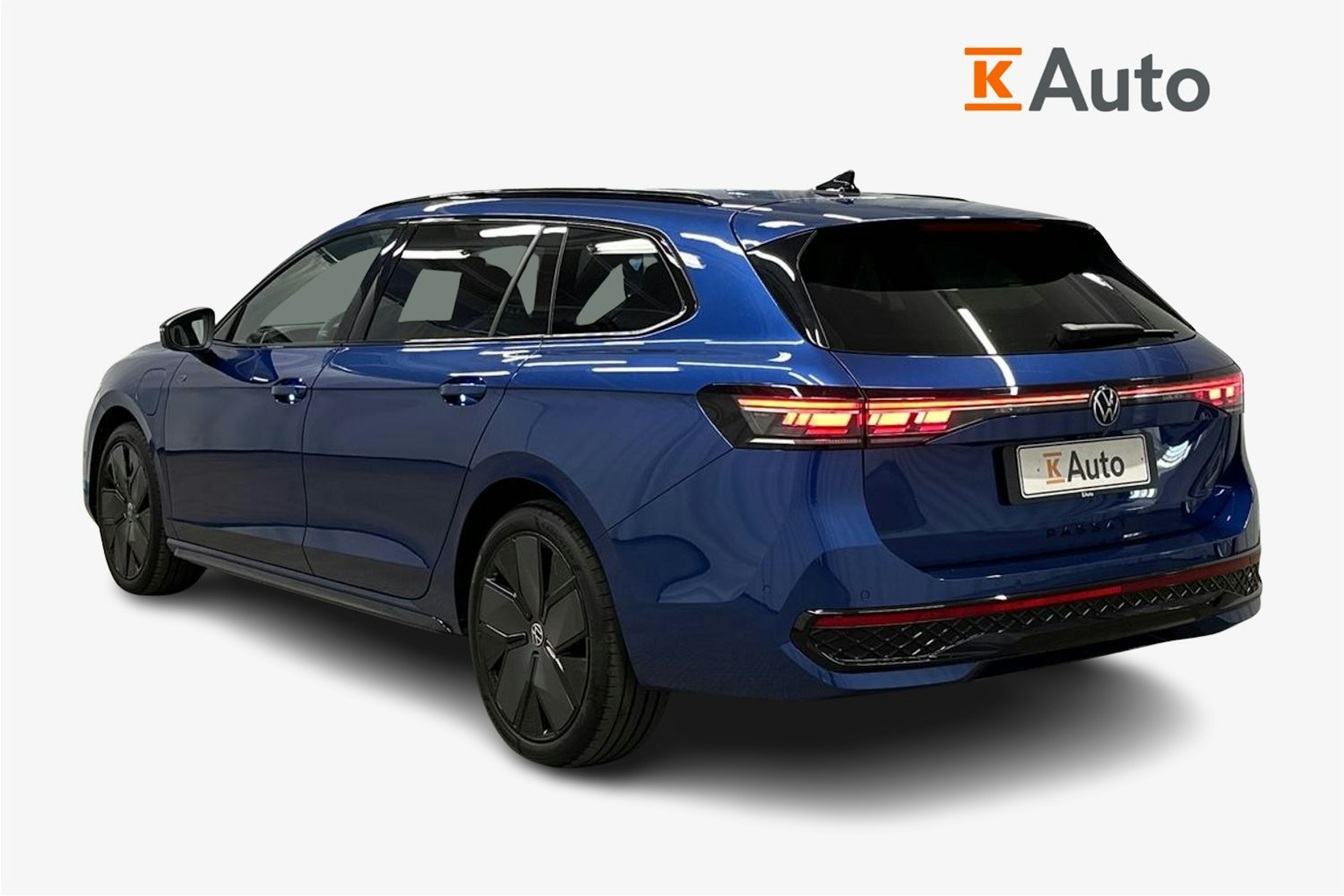sininen Volkswagen Passat 2024 kuva 2.