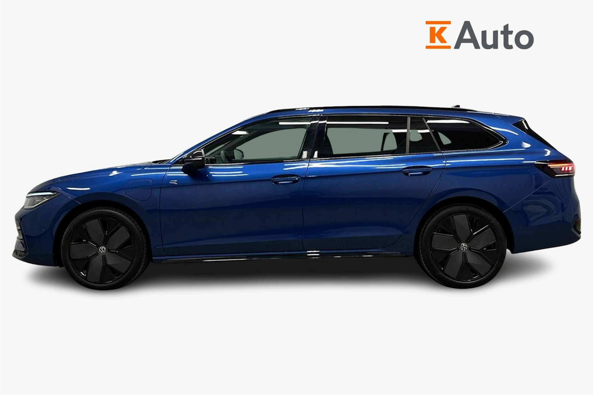 sininen Volkswagen Passat 2024 kuva 6.