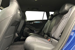 sininen Volkswagen Passat 2024 kuva 10.