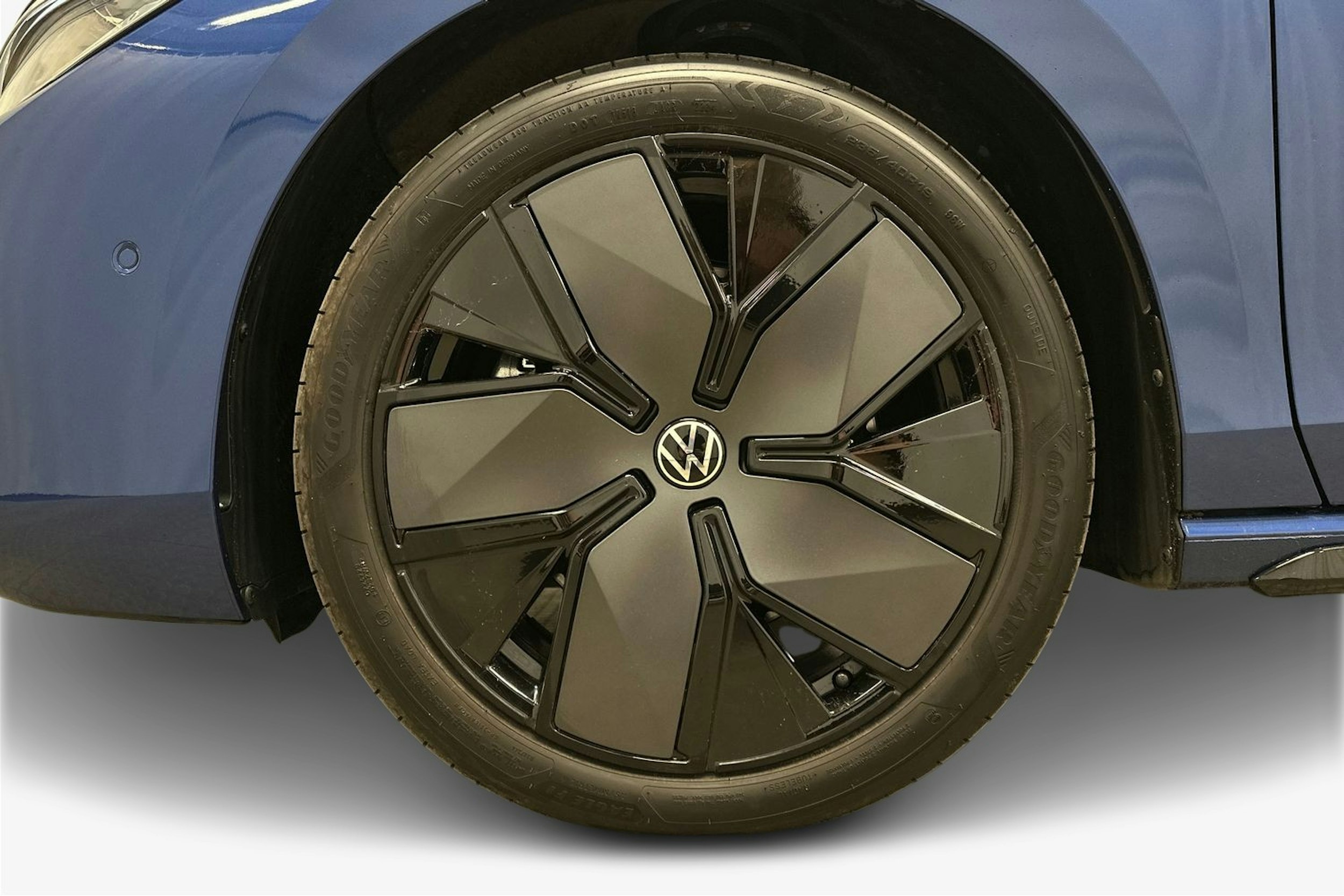sininen Volkswagen Passat 2024 kuva 11.