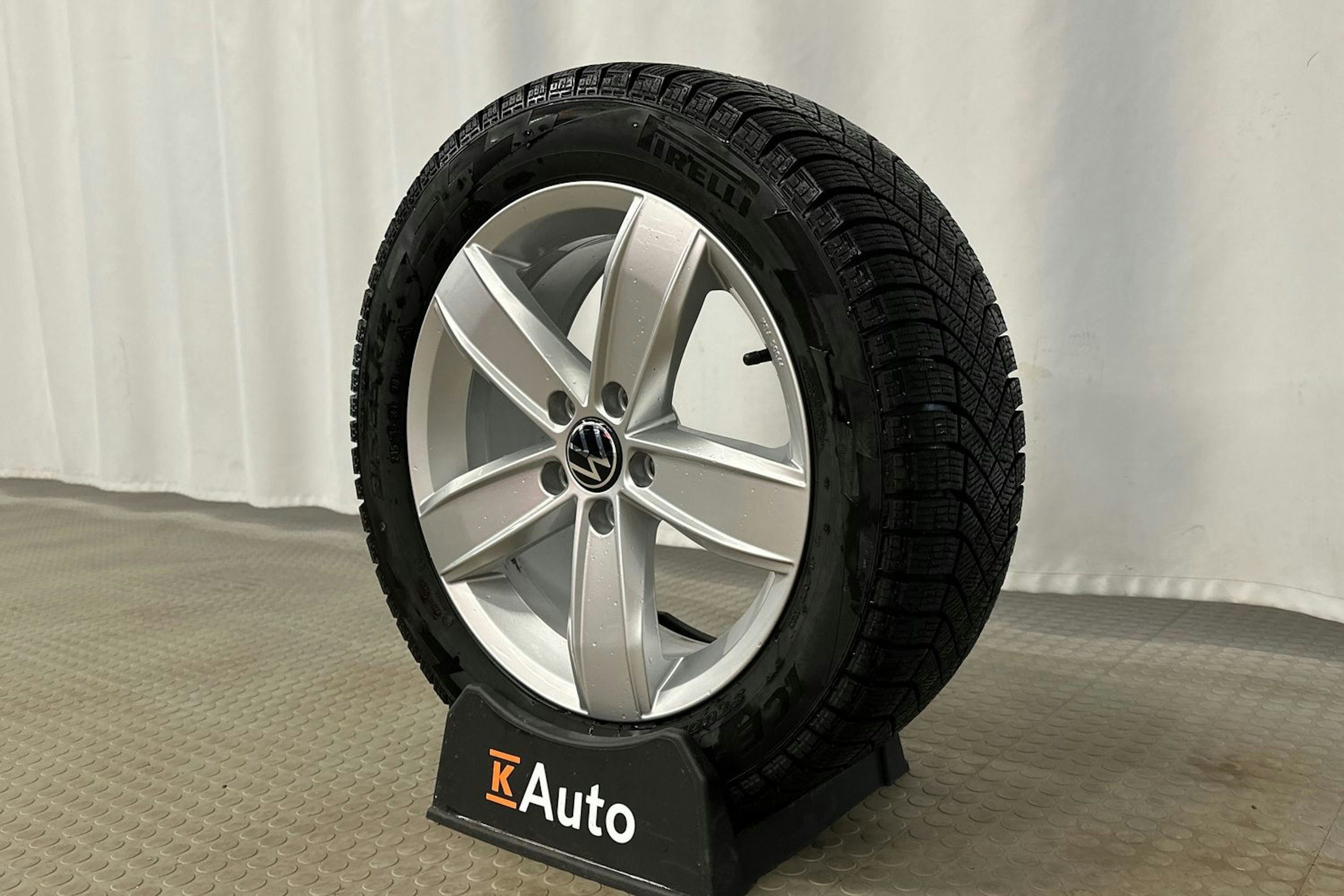 sininen Volkswagen Passat 2024 kuva 13.