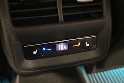 sininen Volkswagen Passat 2024 kuva 15.