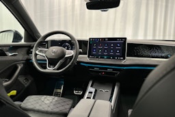 sininen Volkswagen Passat 2024 kuva 16.