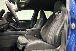 sininen Volkswagen Passat 2024 kuva 17.