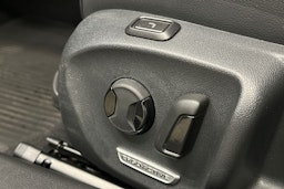 sininen Volkswagen Passat 2024 kuva 18.