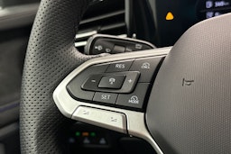 sininen Volkswagen Passat 2024 kuva 22.