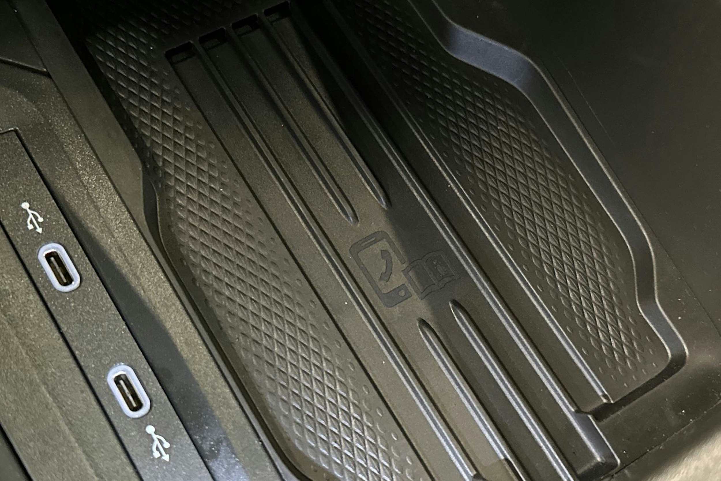 sininen Volkswagen Passat 2024 kuva 25.