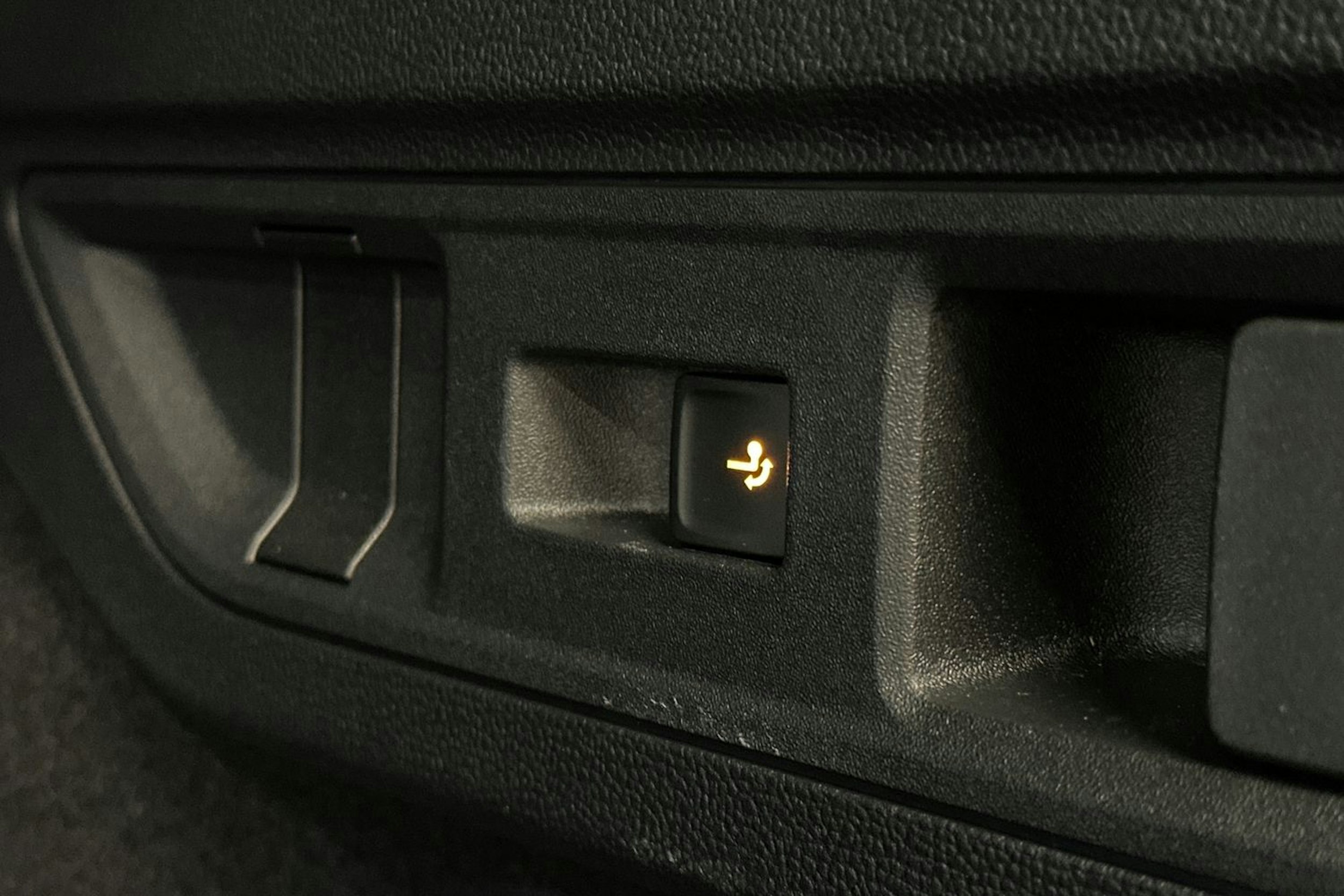 sininen Volkswagen Passat 2024 kuva 39.
