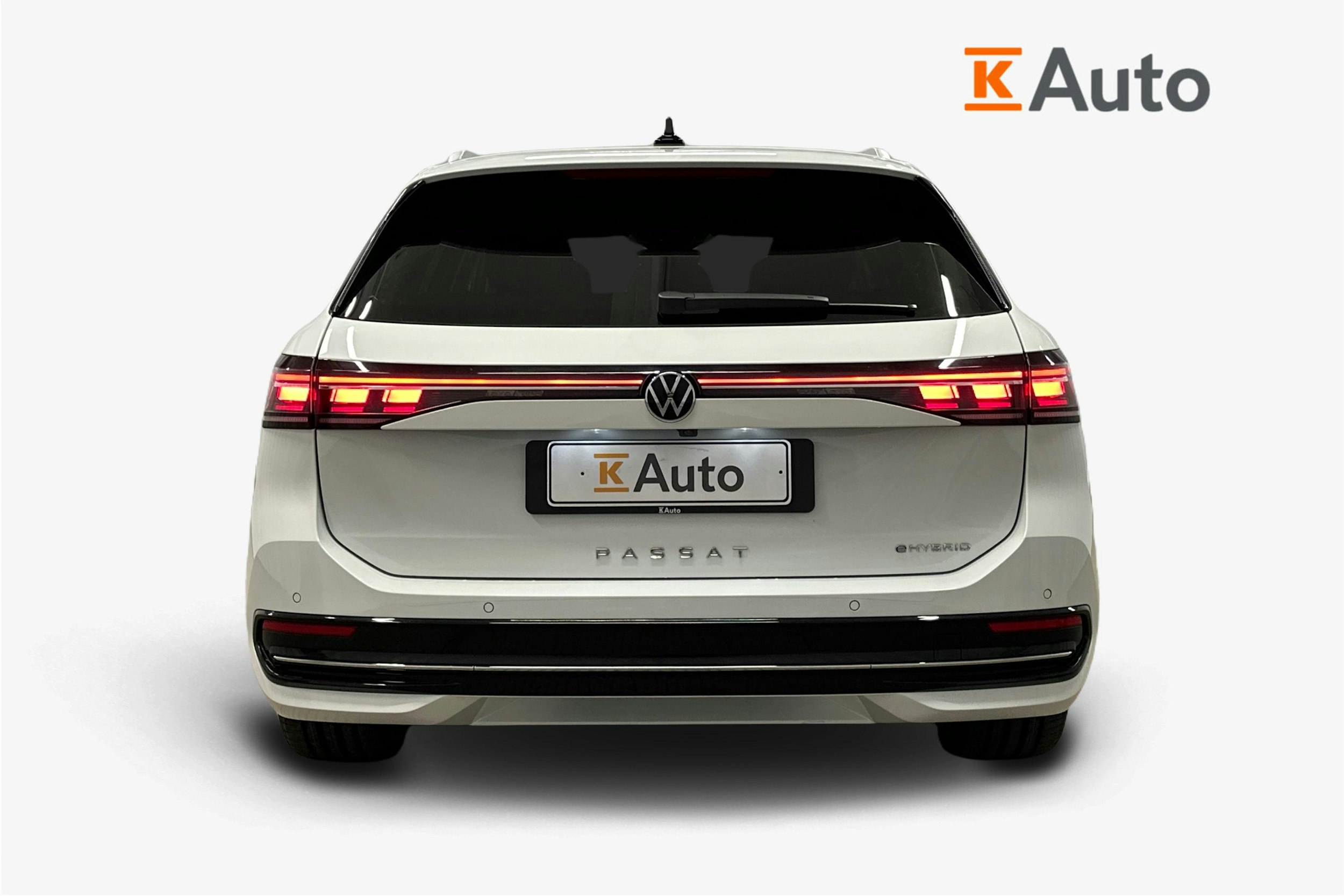 valkoinen Volkswagen Passat 2024 kuva 3.